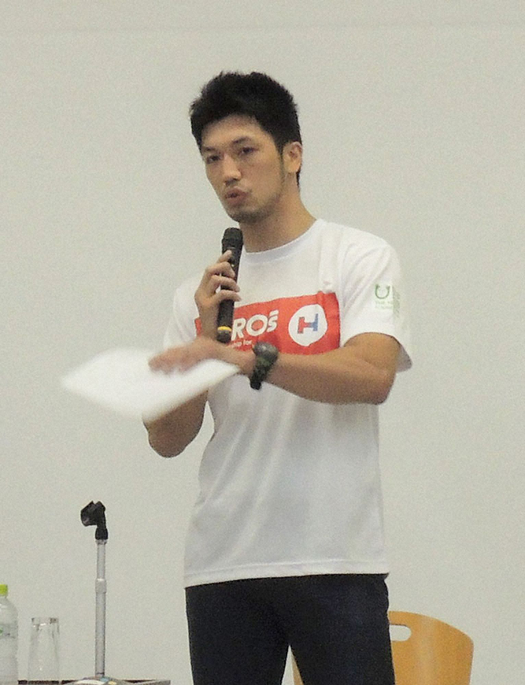 「日本財団　HEROs　更正支援プロジェクト」の一環として八街少年院で講演する村田