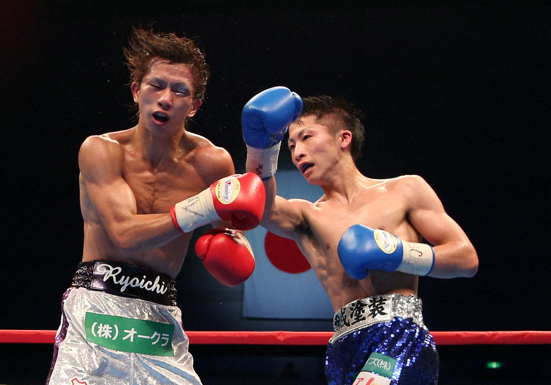 【画像・写真】13年の日本王座の初防衛線で井上尚（右）に敗戦