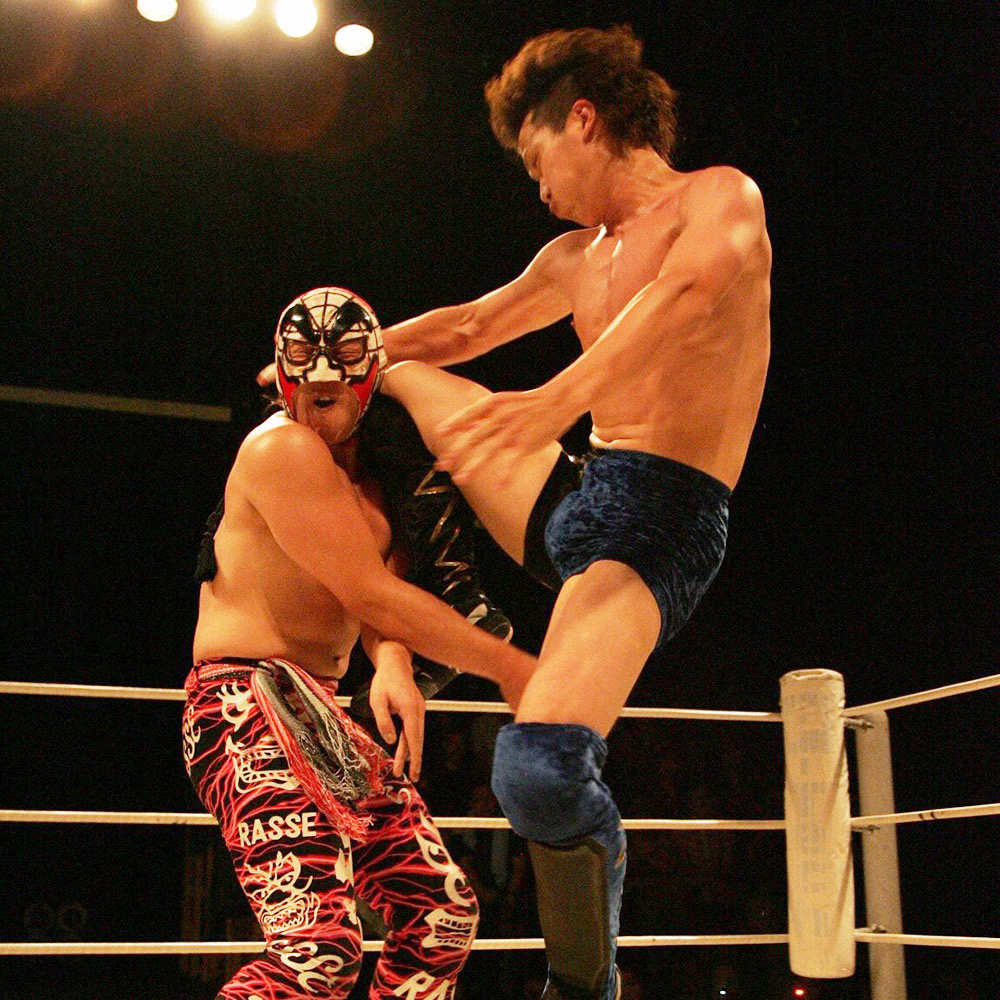 【画像・写真】膝蹴りを決めるフジタ“Jr”ハヤト（C）GODBLESS