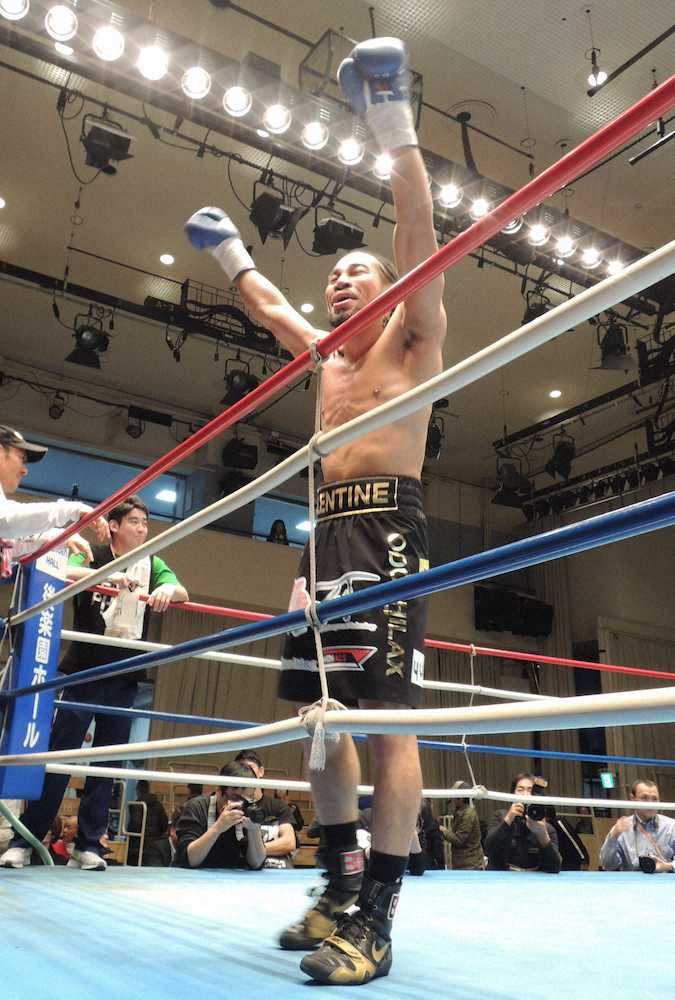 【画像・写真】細川バレンタイン　ライト級での再起戦で1回KO勝ち「まぐれ」も「練習してきたパンチ」