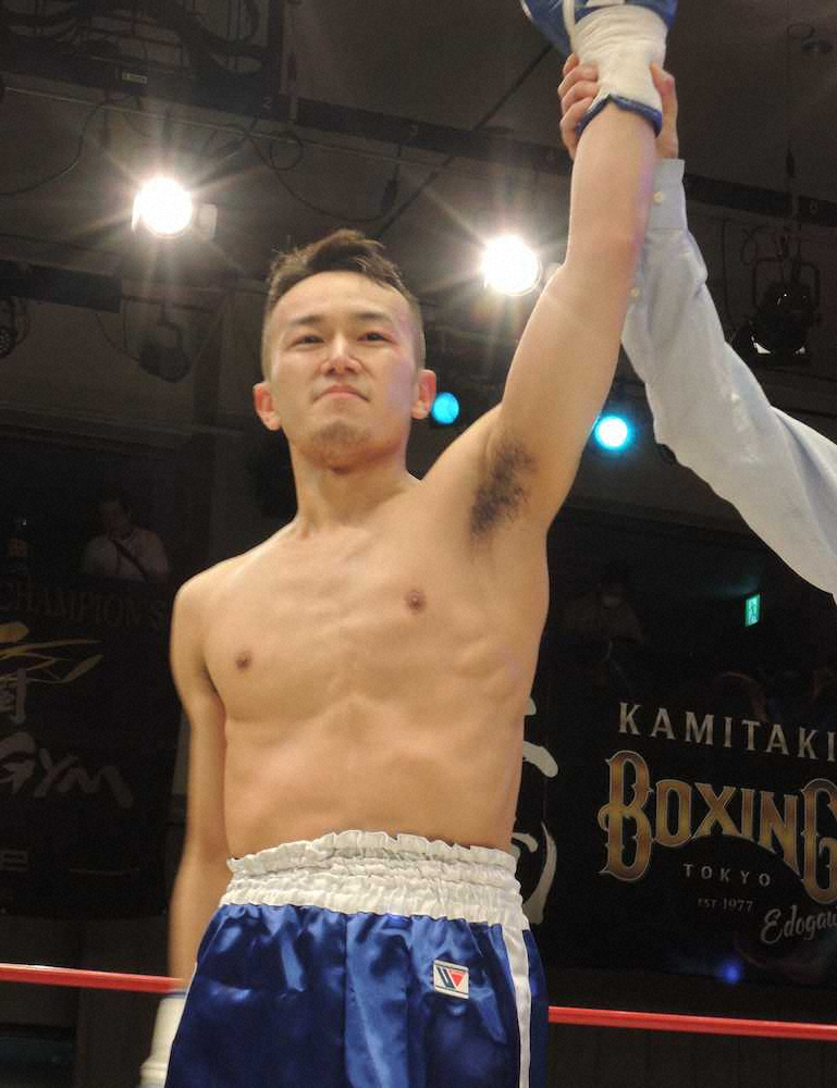 【画像・写真】藤田圭　1回1分59秒TKO勝ちでデビュー戦を白星で飾る