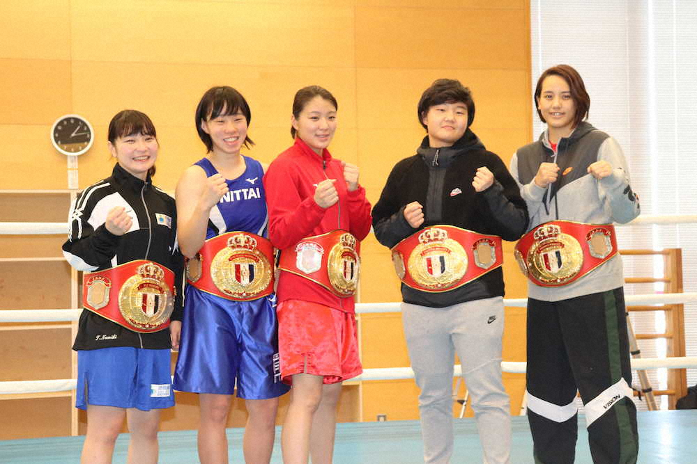 五輪予選に臨む女子日本代表の（左から）並木月海、入江聖奈、浜本紗也、鬼頭茉衣、津端ありさ（撮影・中出健太郎）