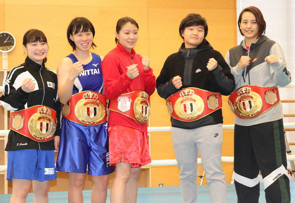 五輪予選に臨む女子日本代表の（左から）並木月海、入江聖奈、浜本紗也、鬼頭茉衣、津端ありさ（撮影・中出健太郎）