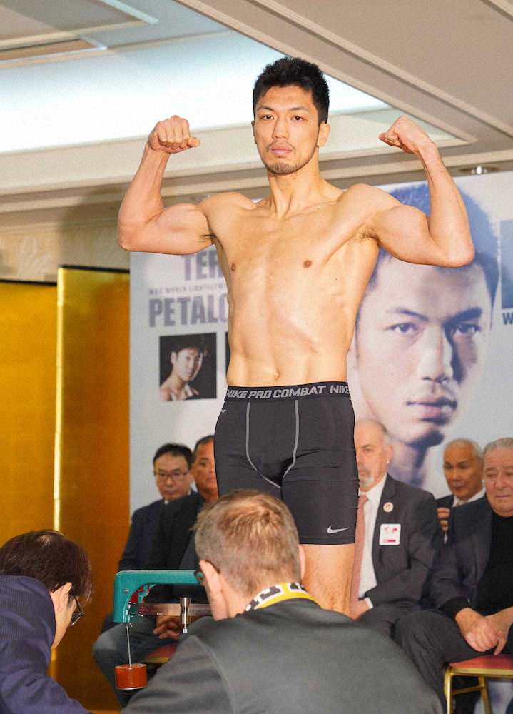 【画像・写真】村田諒太　計量一発パス　バトラーと21秒にらみ合いも気負いなく自然体