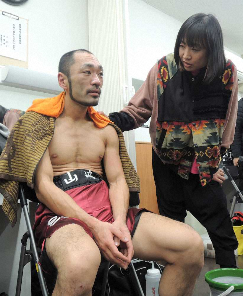 【画像・写真】南キャンしずちゃん弟　最後の試合はTKO負け、悲願初白星ならず　観戦の姉からねぎらい