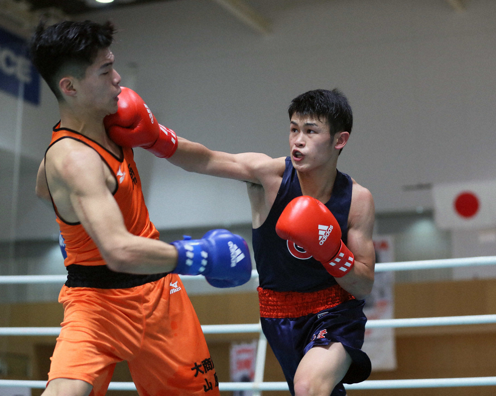 【画像・写真】ボクシング男子フェザー級で東京五輪出場権獲得を目指す東洋大の堤駿斗（右）