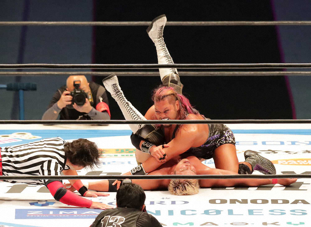 【画像・写真】ファン掛け声に選手「シー」…新日本プロレス、136日ぶり有観客試合　大規模屋内スポーツでは初