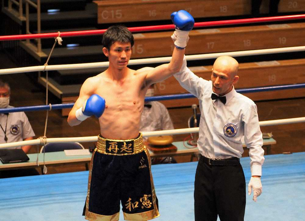 ＜東日本新人王予選・フェザー級4回戦＞プロデビュー戦を1回KO勝ちで飾った平野和憲（左）