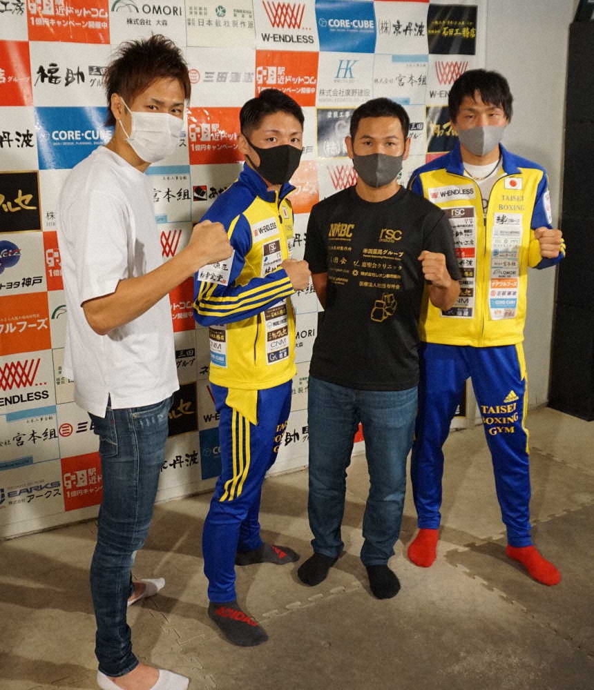 11月23日に兵庫県三田市で試合出場する（左から）石田匠、加納陸、高山勝成、松岡新