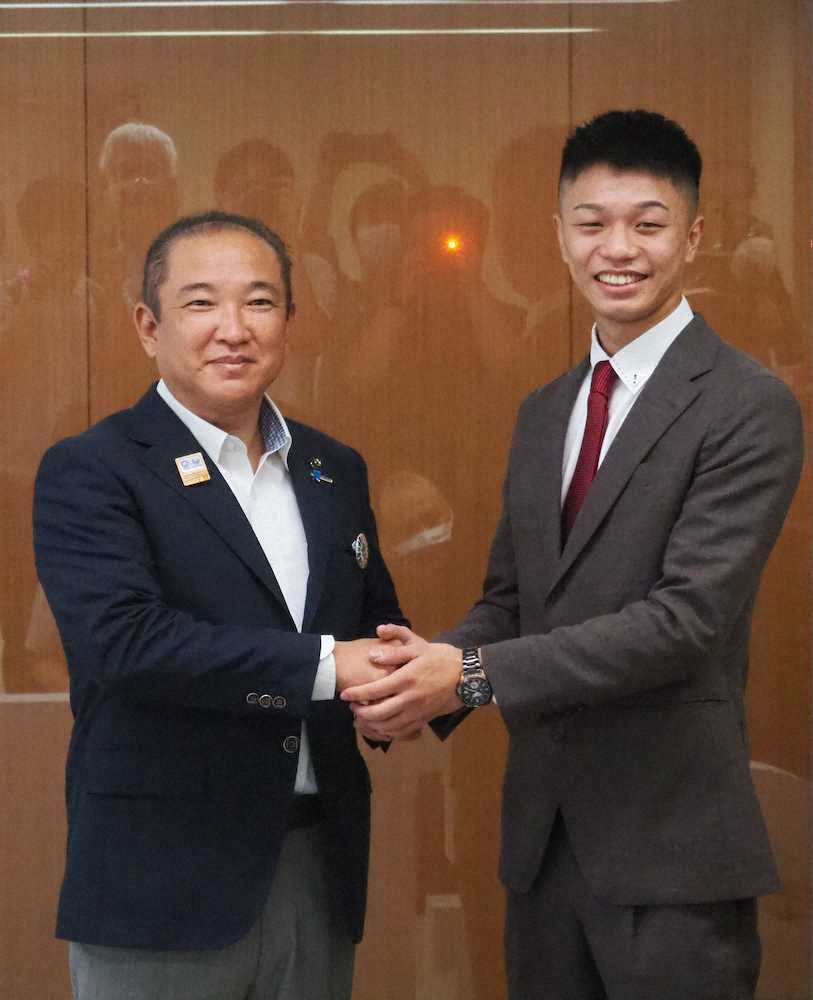【画像・写真】中谷潤人　相模原市長を表敬訪問　“第二の故郷”で宣誓「必ず世界王者に」