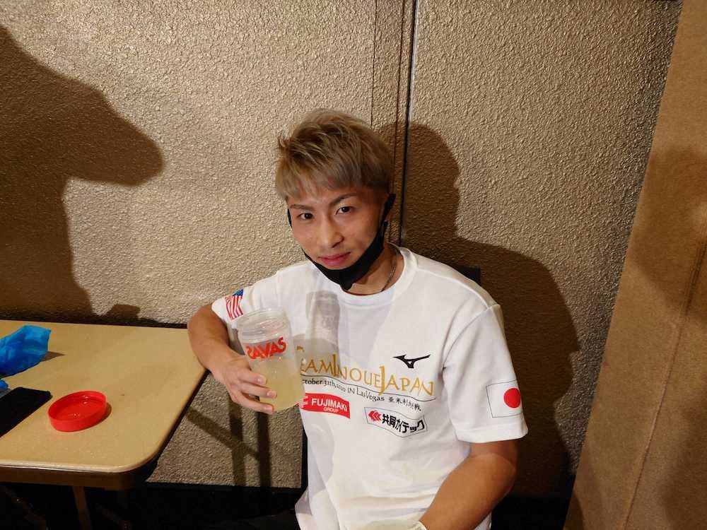 【画像・写真】井上尚弥　計量後にフラペチーノ、昼食はステーキをぺろり