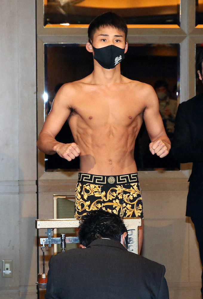 【画像・写真】V3狙うスーパー王者の京口紘人と挑戦者が一発パス　WBA世界ライトフライ級タイトルマッチ前日計量