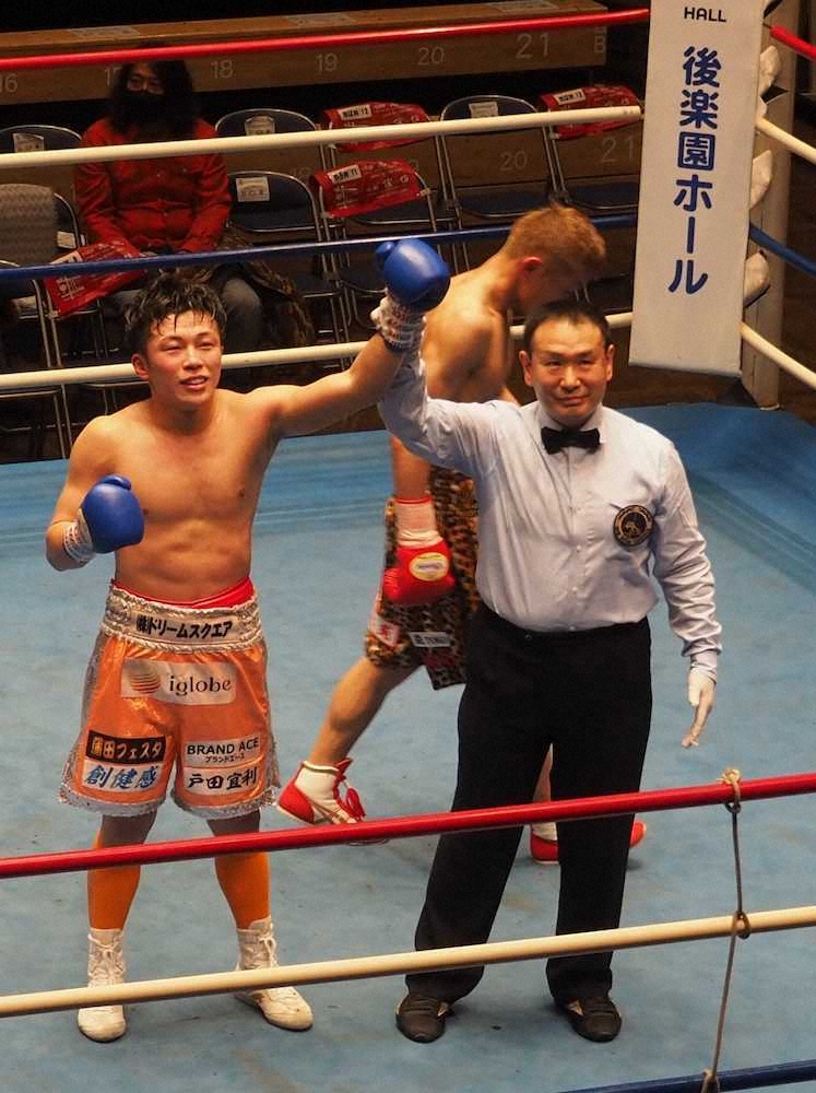 【画像・写真】渡部大介、7回TKO勝ち「レフェリーが止めてくれてホッ！」