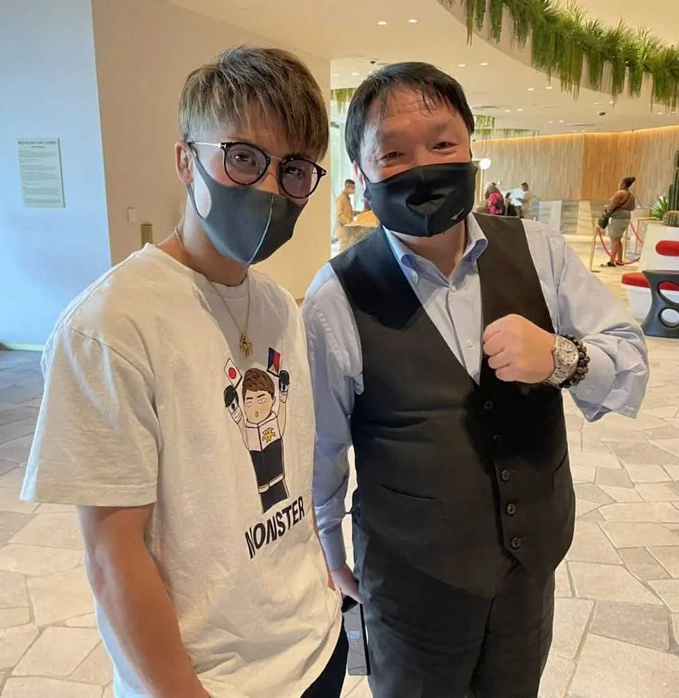 【画像・写真】井上尚弥　試合会場のホテル入り　大橋会長らと合流