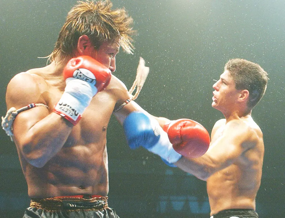 K-1　WORLD　MAX　2003世界一決定トーナメント決勝戦で左フックでKO勝利を飾った魔裟斗