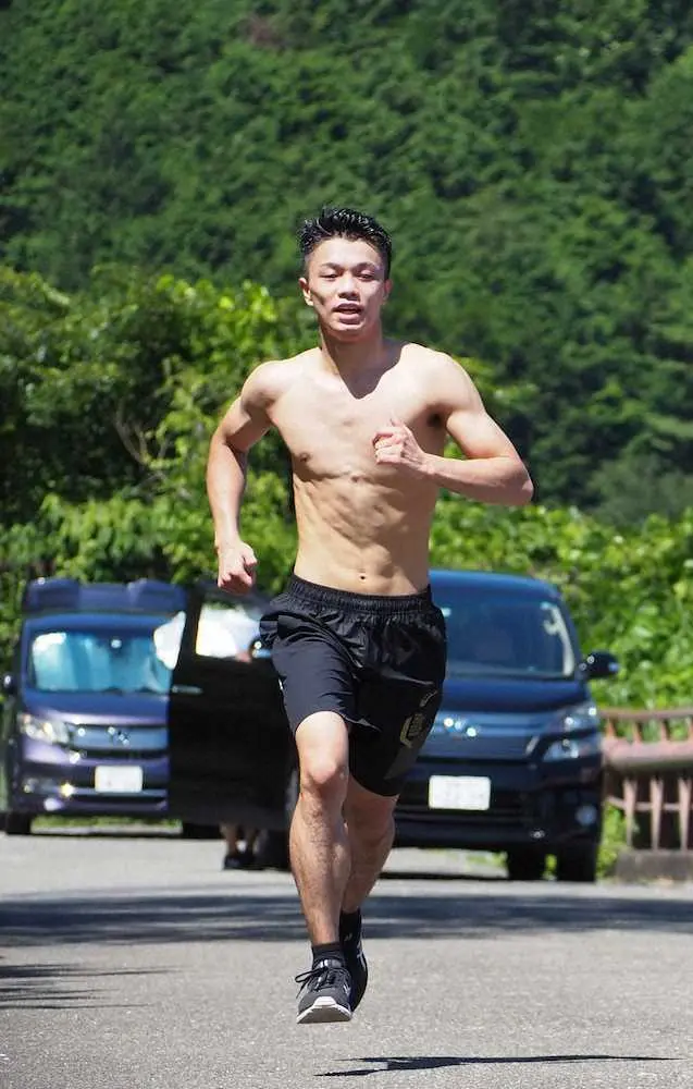 相模原・城山湖周辺で走り込みのミニキャンプを行ったWBO世界フライ級王者・中谷潤人