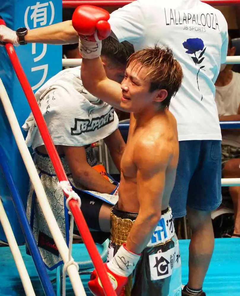 ＜日本スーパーバンタム級タイトルマッチ＞3回TKO勝ちで初防衛に成功した王者・古橋岳也　