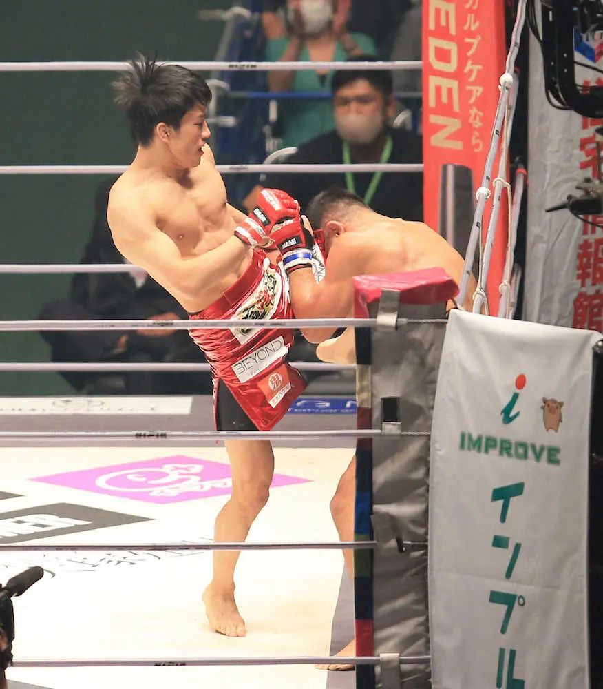 【画像・写真】朝倉海　打撃戦で勝利呼び込み準決勝進出　「大みそかまでに強くなって戻ってくることを約束」