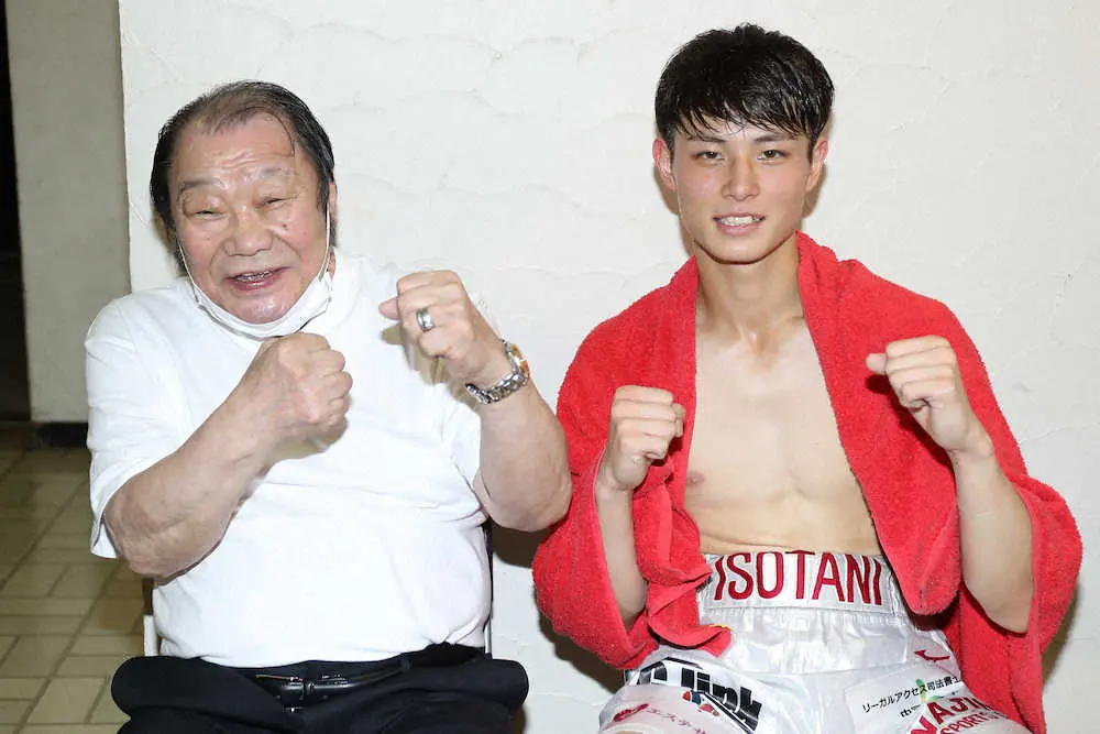 【画像・写真】輪島孫・磯谷大心が83秒殺プロデビュー！功一氏「ベルト巻くのは当たり前」