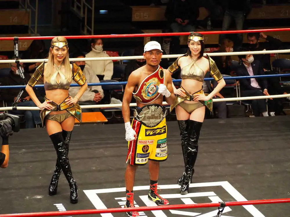 11回TKO勝ちでWBOアジアパシフィック＆日本スーパーバンタム級王座を獲得した平岡