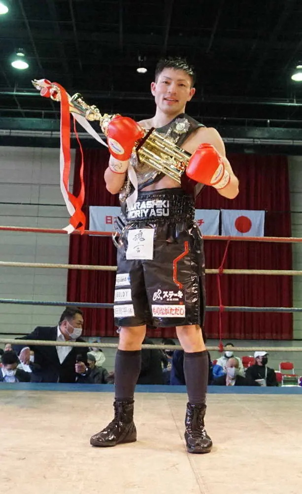 【画像・写真】日本フライ級王者のユーリ阿久井政悟が大差判定でV3　「年内には世界挑戦したい」