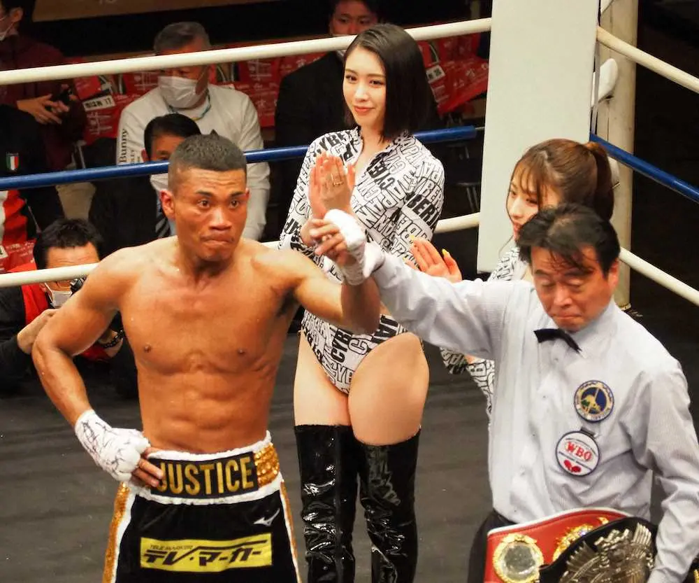 ＜WBOアジアパシフィック＆日本スーパーライト級タイトルマッチ＞10回TKO勝ちで初防衛に成功も厳しい表情の平岡アンディ