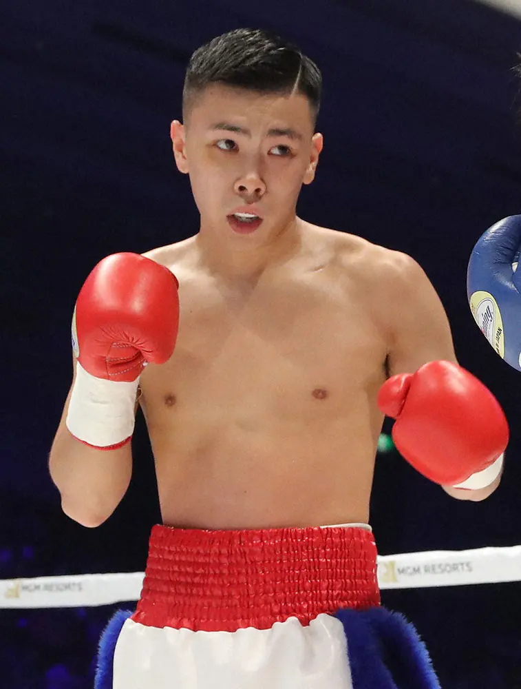 【画像・写真】日本Lフライ級王者・岩田　拳四朗に「いつでも挑戦したい」リングサイドで観戦