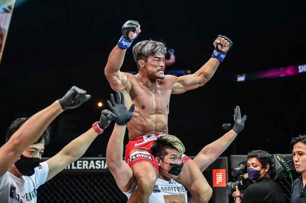 【画像・写真】因縁対決を制した秋山成勲（(C)ONE　championship）