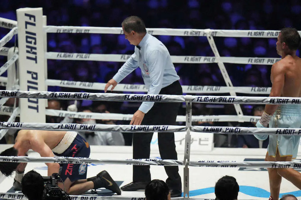 【画像・写真】ゴロフキンがWBA王座返り咲き！　第9R、強烈右フックで村田をマットに沈めてタオルが投げ込まれた