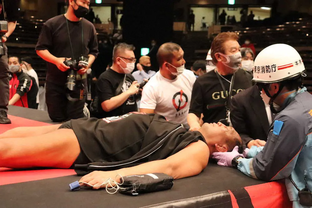 【画像・写真】ZERO1大谷晋二郎が救急搬送　試合中にジャーマンでコーナーに叩きつけられ、話せる状態から一転…