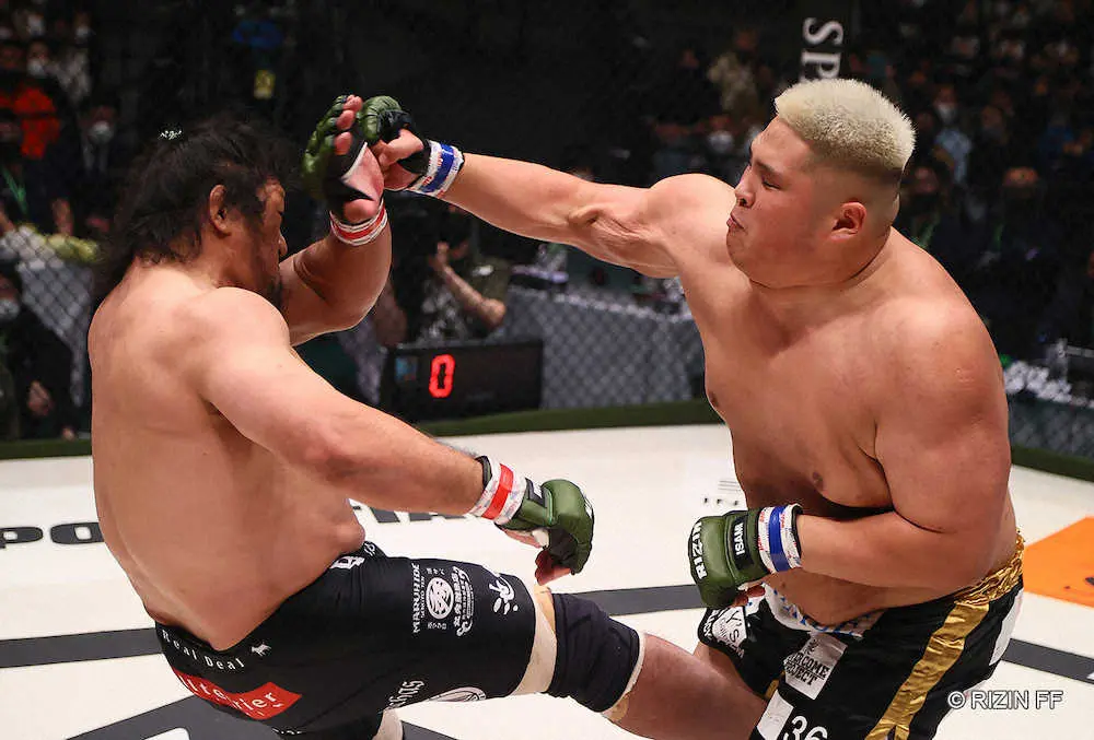 【画像・写真】元幕内・貴賢神、TKO負けデビュー　技出せず2Rに左膝負傷し防戦一方