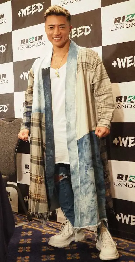 「＋WEED　presents　RIZIN　LANDMARK　vol.3」出場選手インタビューに自身のブランドのファッションに身を包んで登場したYUSHI