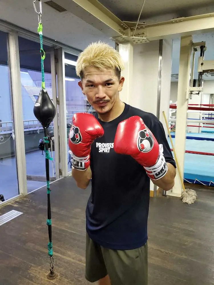 【画像・写真】敵地初防衛戦の王者・尾川はブーイングの中、耳をふさいで前日計量に登場「少し拍子抜け」