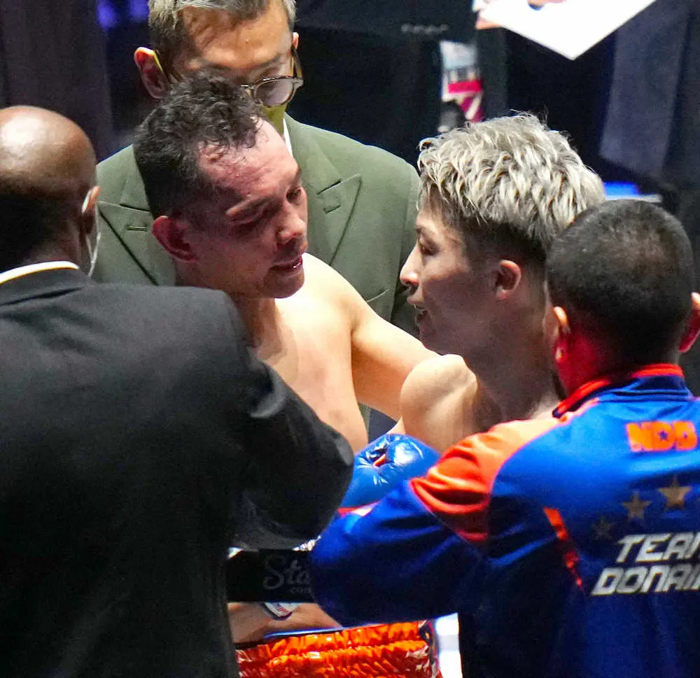 【画像・写真】ドネア　王座陥落も尚弥を祝福「アリガトウ」　試合後の抱擁にネット感動「やっぱりボクシングは最高」