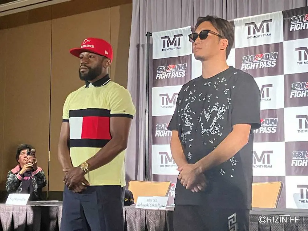 【画像・写真】9月に対戦するメイウェザー（左）と朝倉未来（C）RIZIN　FF