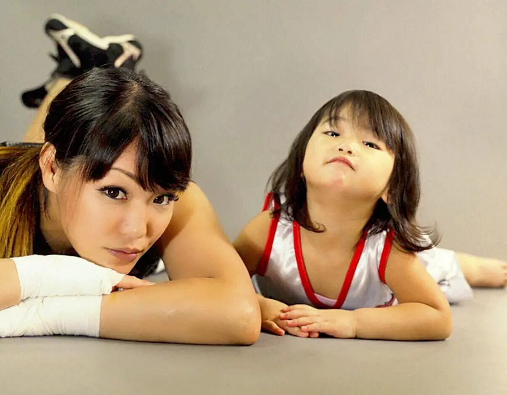 「戦うシングルマザー」として知られる女子ボクシング・吉田実代と長女・実衣菜ちゃん