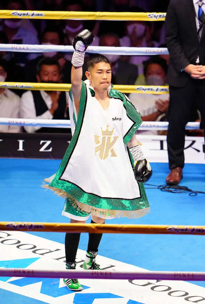 【画像・写真】井岡一翔　5度目防衛！完璧な戦いに「攻撃が的確」「隙がない」称賛続々「ラウンドガール気になる」の声も