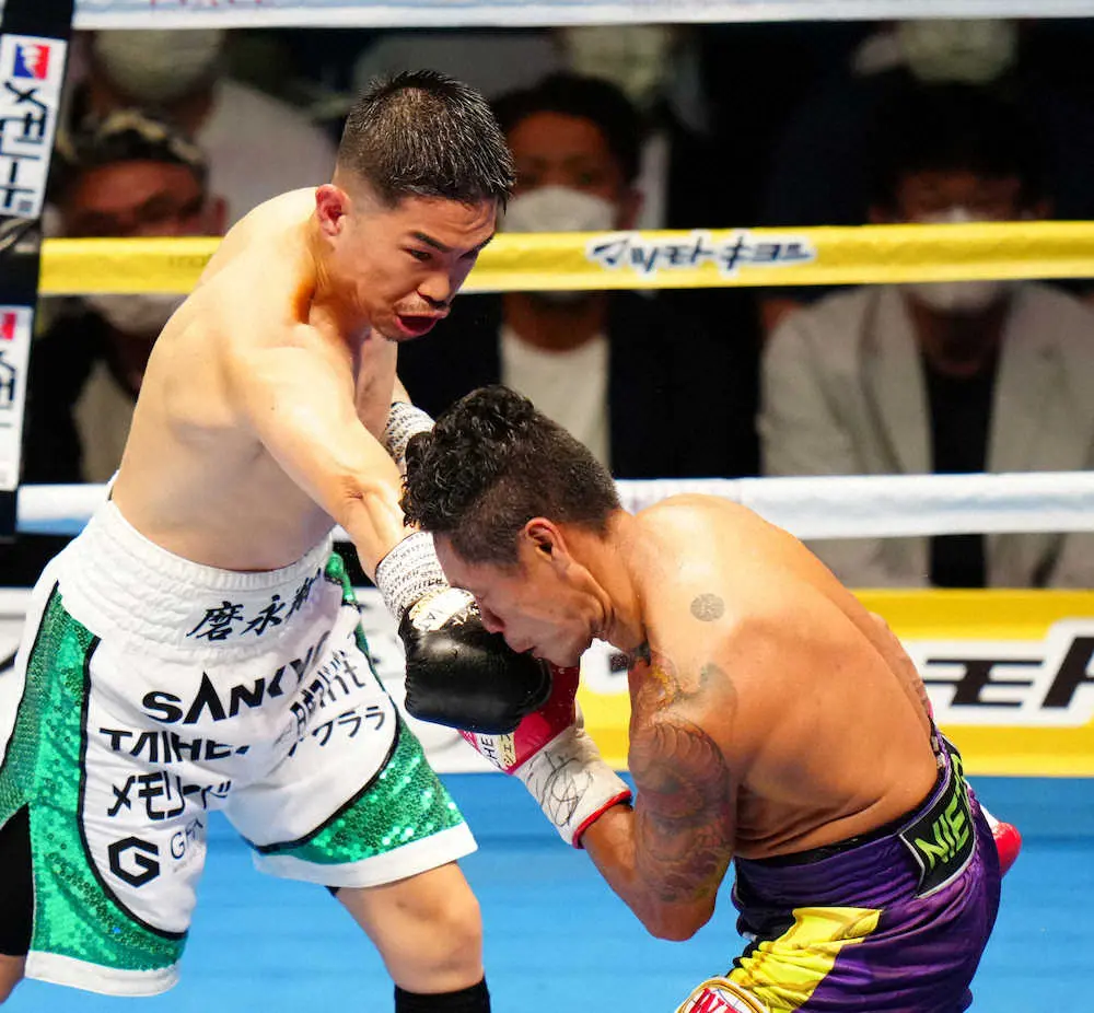 【画像・写真】9回、ニエテス（右）に右ストレートを見舞う井岡（撮影・島崎忠彦）