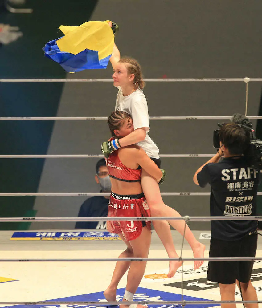 【画像・写真】ウクライナ出身・アナスタシア判定負け　「国がどんな状況にあろうとも実現できるはず」涙の決意