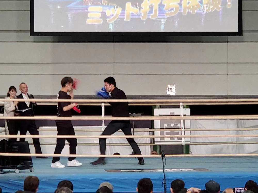 【画像・写真】村田諒太がWOWOWイベントでサプライズのミット打ち披露「ボクシングは楽しいですね」