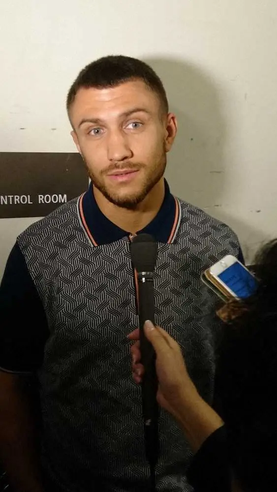 【画像・写真】ウクライナ防衛に従事していたロマチェンコが米国到着　今年後半のリング復帰へ競技生活再開