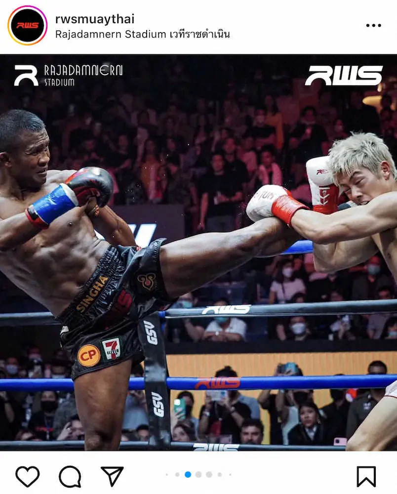 【画像・写真】ラジャダムナン・ワールド・シリーズの公式インスタグラムから(@rwsmuaythai)。ハイキックを決めるブアカーオ（左）