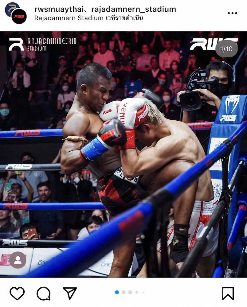 【画像・写真】ラジャダムナン・ワールド・シリーズの公式インスタグラムから(@rwsmuaythai)。ラッシュをかけるブアカーオ（左）