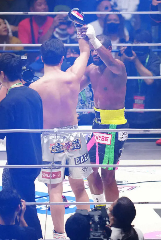 【画像・写真】メイウェザー　未来に感謝「対戦相手のおかげでいい試合になった」23年に日本に戻ってくると“予告”