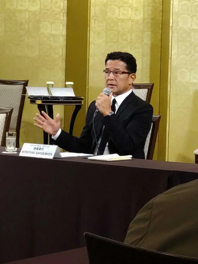 【画像・写真】RIZIN・榊原CEO、土下座で謝罪　メイウェザーへの花束投げ捨て行為は「テロ行為」　経緯も説明