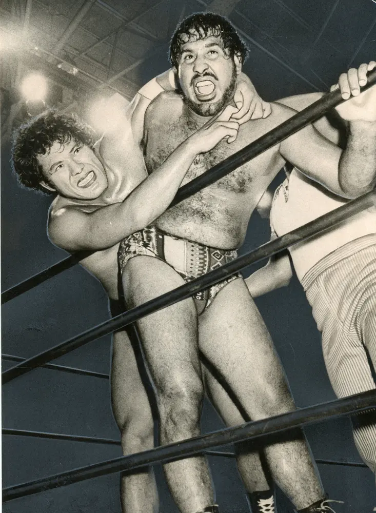 1979年4月、タイガージェット・シン（右）と戦うアントニオ猪木