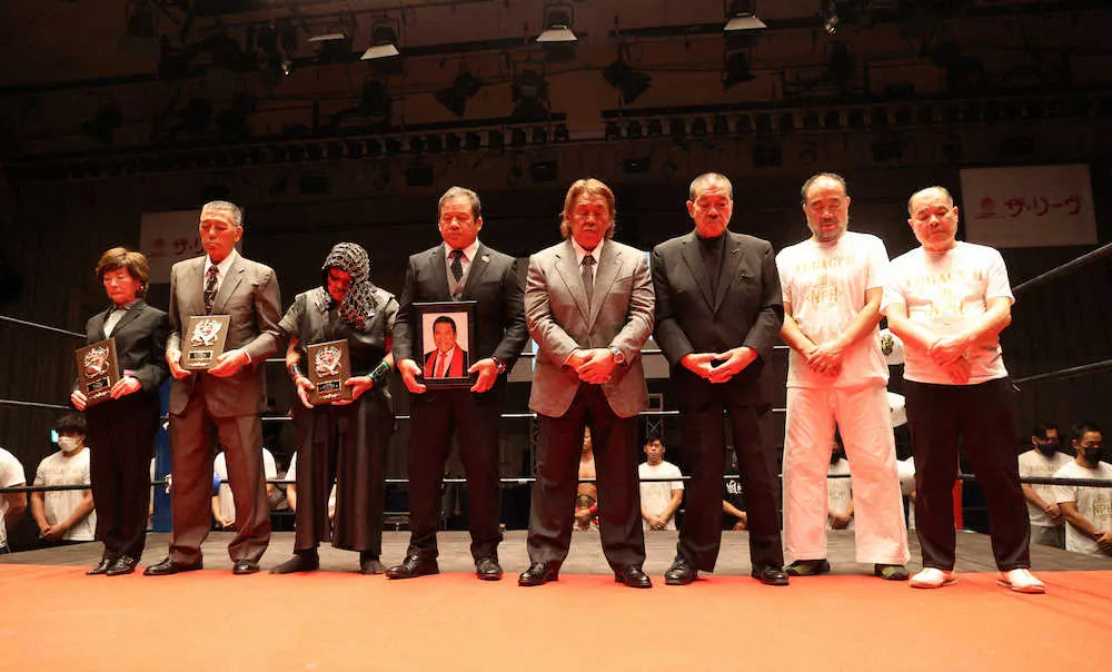 【画像・写真】長州「手が震えた」藤波「頭真っ白に」猪木さん追悼10カウント　日本プロレス殿堂会　