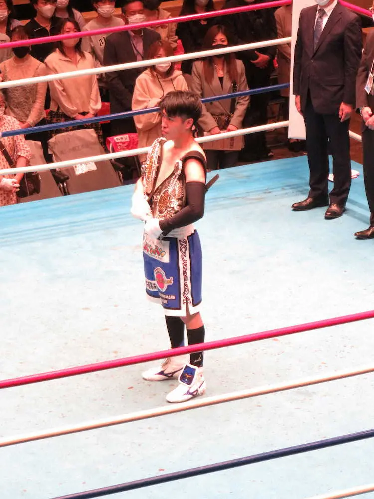 【画像・写真】元日本2階級制覇王者の黒田雅之氏が引退式　2本のベルト肩にテンカウントゴング
