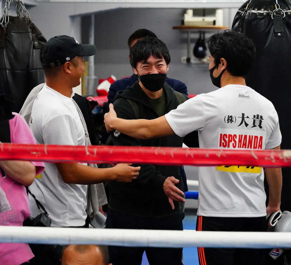 【画像・写真】拳四朗のトレーナーが京口の公開スパーを1人で視察「イメージ通り。プランを遂行すれば勝てる」
