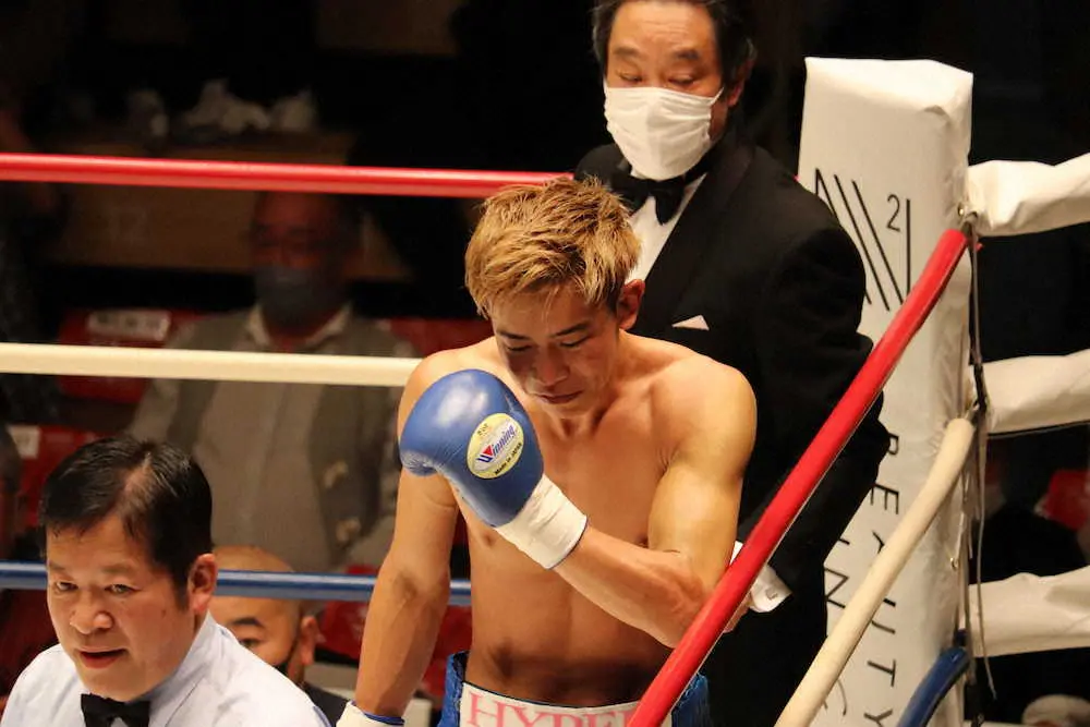 【画像・写真】ブランクから復帰の中川麦茶が世界ランカーの和気慎吾にTKO勝ちで4年ぶり白星